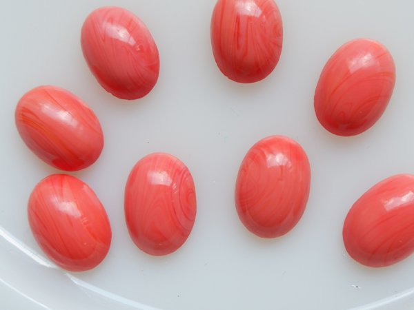 画像3: チェリーブランド　ジャパンヴィンテージ　ガラスカボション【コーラル・オーバル18ミリ弱】2個 (3)