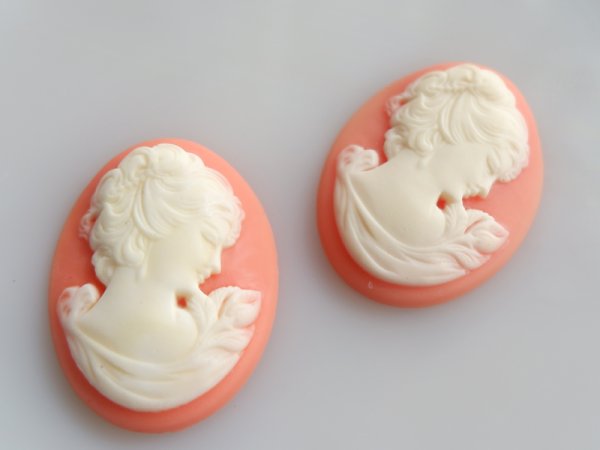 画像2: ヴィンテージ　女性のカメオ40×30ミリ【アプリコット色】　1個 (2)