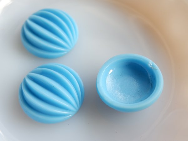 画像4: チェコヴィンテージ　ガラスカボション【リブド・みずいろ　21ミリ】1個 (4)