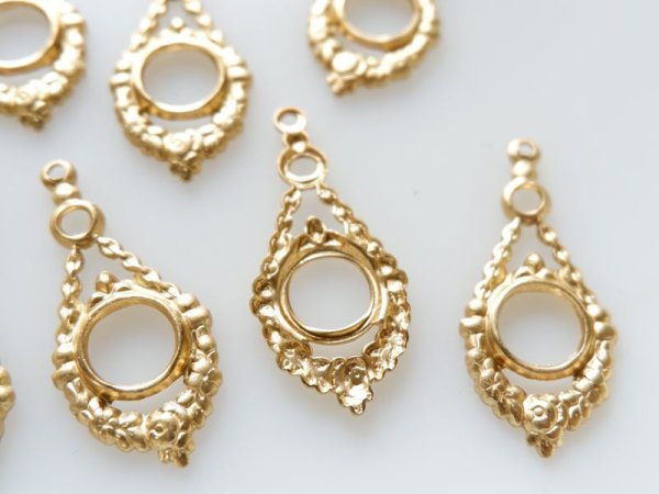 画像2: アメリカ製 真鍮(ブラス)　ラウンドフレーム・ドロップ　2個 (2)