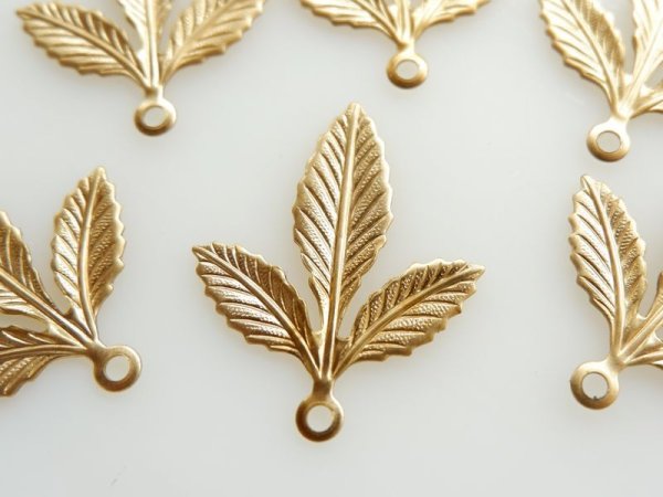 画像2: アメリカ製 真鍮パーツ・シャープリーフ大　2個 (2)