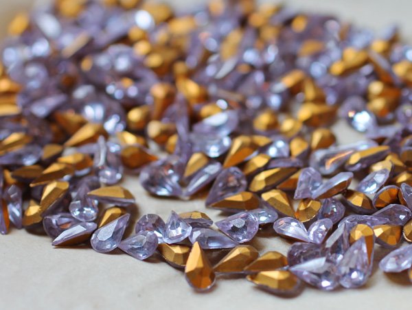 画像3: ラインストーン 色が変わります！【アレキサンドライト・ペアー10×6 ペアー】　4個 (3)