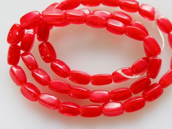 画像2: チェコヴィンテージガラスビーズ　オブロング7ミリ【乳白レッド】約45粒 (2)