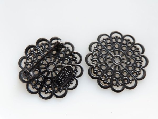 画像2: ミリアムハスケルデッドストック【バックスタンプ有　ブラックフィリグリー・ブローチセット】　　ハスケルパーツ (2)