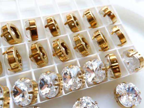 画像2: ヴィンテージスワロフスキー　ラインストーン・14×14ミリ台座付クッション型【クリアー】2個 (2)