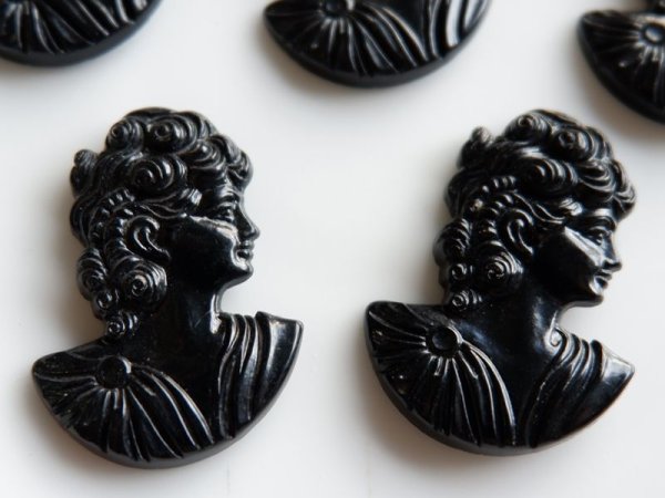画像2: ドイツヴィンテージ　カメオの女性部分のみ【32ミリ　ブラック】2個 (2)