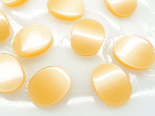 画像2: ヴィンテージルーサイト系カボション・ムーングロウ【オーバル18×14ミリ・ハニーイエロー】 2個 (2)