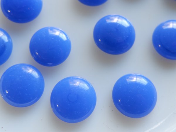 画像4: チェリーブランド　ジャパンヴィンテージ　ガラスカボション【乳白ブルー　18ミリ前後】2個 (4)