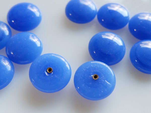 画像5: チェリーブランド　ジャパンヴィンテージ　ガラスカボション【乳白ブルー　18ミリ前後】2個 (5)