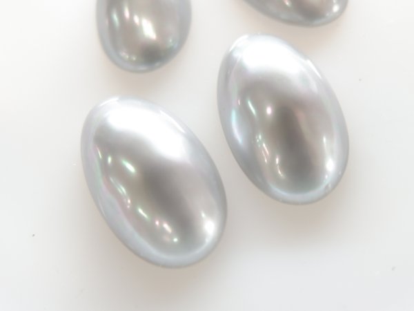 画像5: ジャパンヴィンテージ・プラスチック・パールカボション【ライトグレー】34ミリ　2個 (5)