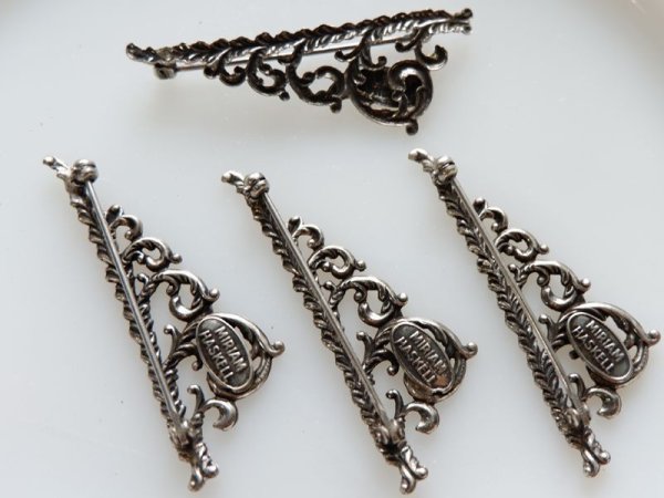 画像2: ミリアムハスケル　アンティークシルバー色　三角フィリグリーブローチ【B　たて】1個 (2)