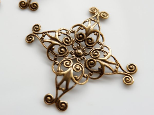 画像2: USA真鍮製　コーナーカールフィリグリー【金古美】48ミリ　1個 (2)