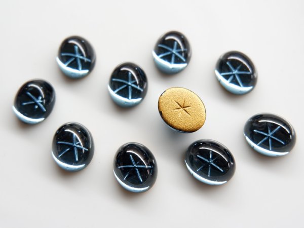 画像2: ヴィンテージスワロフスキー♯2191/4　ガラスカボション【12×10ミリ　スター・モンタナ】2個　 (2)