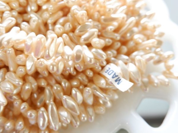 画像3: ジャパンヴィンテージ・プレスガラス・バロックパールビーズ　150粒前後　70センチ (3)