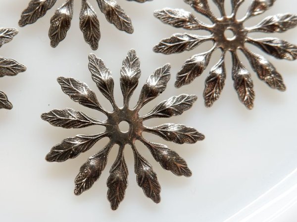 画像4: ミリアムハスケルデッドストック【12リーフサークル　銀古美色】1個　　ハスケルパーツ (4)