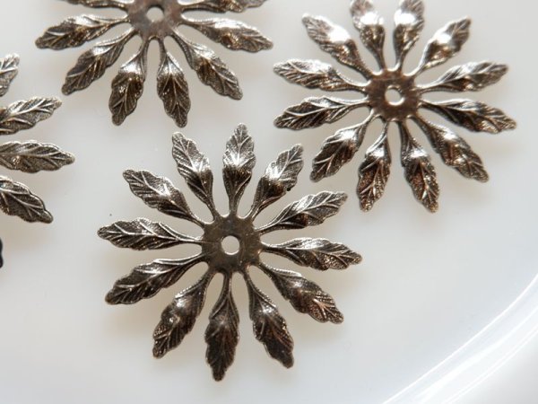 画像2: ミリアムハスケルデッドストック【12リーフサークル　銀古美色】1個　　ハスケルパーツ (2)