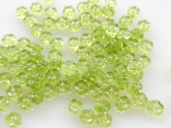 画像3: チェコヴィンテージ　ガラス製フラワービーズ【オリーブ　20個】 (3)