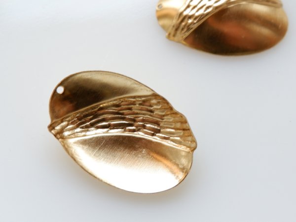 画像4: USA真鍮製 　オーバル立体デコレーションドロップ　2個 (4)