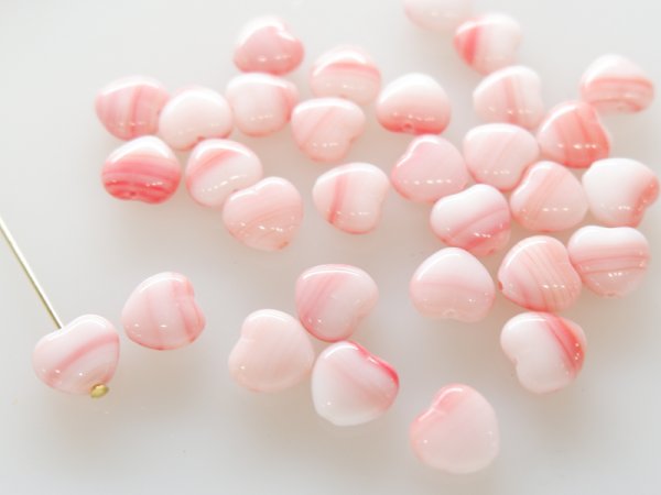 画像3: チェコヴィンテージ・ガラスビーズ【レッド×ホワイト　ハート】15粒 (3)