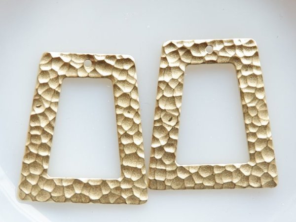 画像3: 日本製真鍮　当店オリジナル 　台形ハンマード・ドロップ　2個　　　 (3)