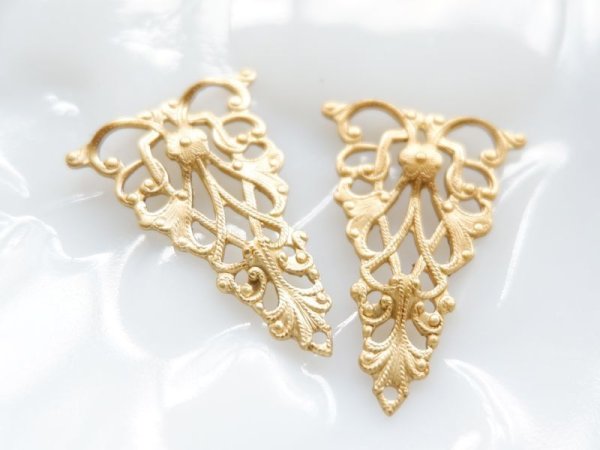 画像2: アメリカ製 真鍮(ブラス)　三角【細】ハーフ・フィリグリー　2個 (2)