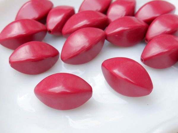 画像2: ドイツヴィンテージ・ルーサイトビース　【ラージ・濃ローズピンク 27mm】1個 (2)