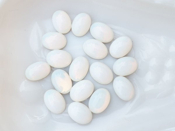 画像3: ドイツヴィンテージ・ガラスカボション【ホワイト・オパール】18×13mm　2個 (3)