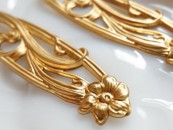 画像2: USA真鍮製　アールヌーボな細長フラワーフィリグリー　1個 (2)