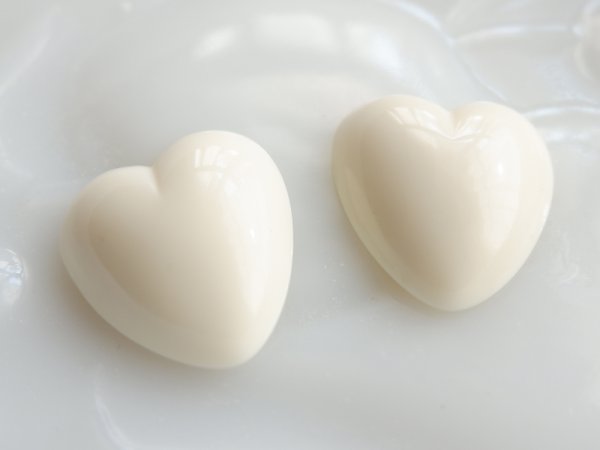 画像3: ジャパンヴィンテージ　ルーサイトのカボション【アイボリー・ハート】2個 (3)