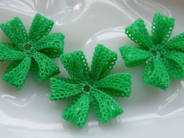 画像4: ジャパンヴィンテージ　プラスチック系グリーンのフラワーパーツ　2個　　セルロイド (4)
