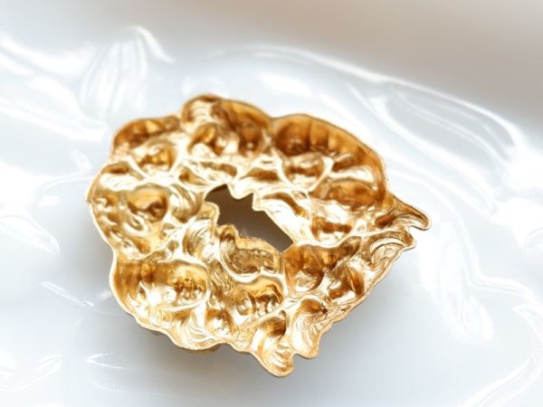 画像4: USA真鍮パーツ　8人の寄り添った天使たち　スタンピング　1個 (4)