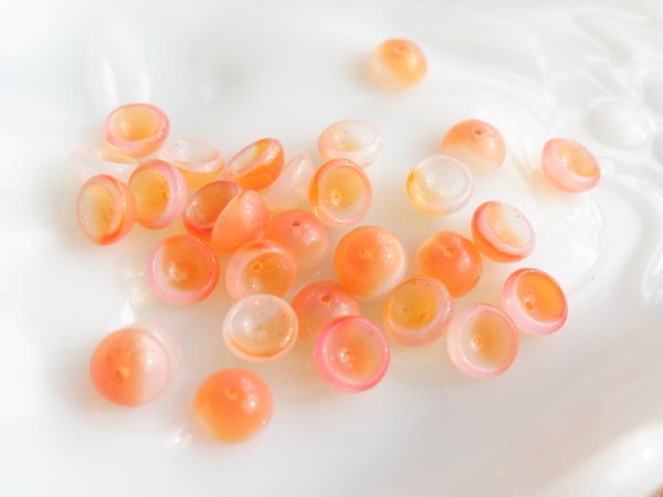 画像5: ドイツヴィンテージ　ビーズキャップ型　ガラスビーズ【オパールオレンジ 8.5mm】30個 (5)