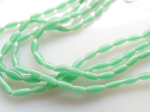 画像3: ジャパンヴィンテージ　オブロングビーズ【ひすい】8.5×3.5mm前後 180粒 140センチ (3)