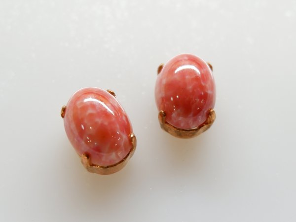 画像2: チェコヴィンテージ・ガラスカボション＋縫い付け用台座 【ダークローズ】14×10mm　2個 (2)