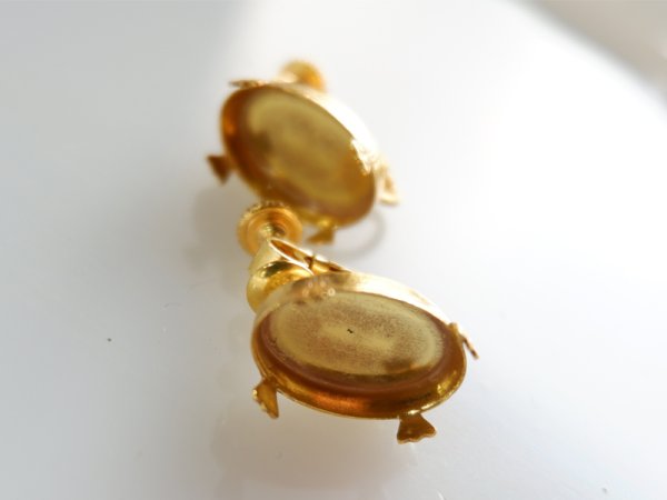 画像2: ミリアムハスケル【ラインストーンセッティング・イヤリング　16×11ミリ　マットゴールド】1ペア (2)