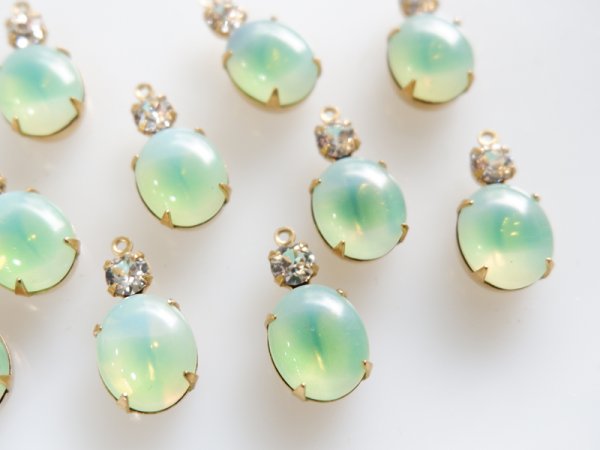 画像2: ドイツヴィンテージ　ラインストーンチャーム【ダブル　乳白グリーン】12×10　2個　　サブリナ (2)