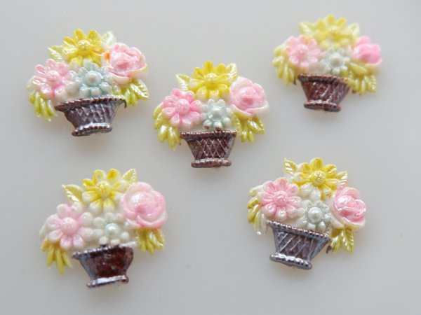 画像1: ジャパンヴィンテージ　セルロイドカボション【フラワーバスケット　色うすい目】2個 (1)