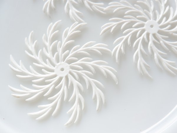 画像3: ジャパンヴィンテージ　ソフトプラスチック・フラワー【ラージスクロール・ホワイト62ミリ】1個 (3)