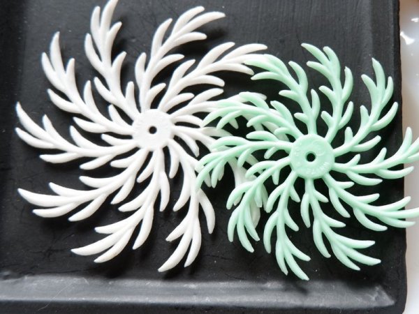 画像3: ジャパンヴィンテージ　ソフトプラスチック・フラワー【ラージスクロール・グリーン49ミリ】1個 (3)