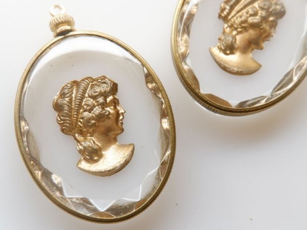 画像2: ドイツ ヴィンテージ　ガラスカメオ・セッティング付き【ゴールド　40×30ミリ】　1個 (2)