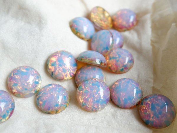 画像2: チェコヴィンテージ　ファイヤーオパール　カボション15ミリ　2個 (2)