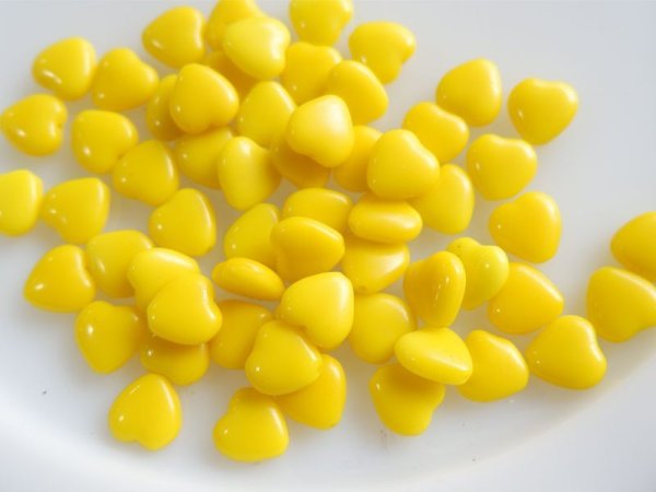 画像2: チェコヴィンテージ・ガラスビーズ【イエローハート】20粒 (2)