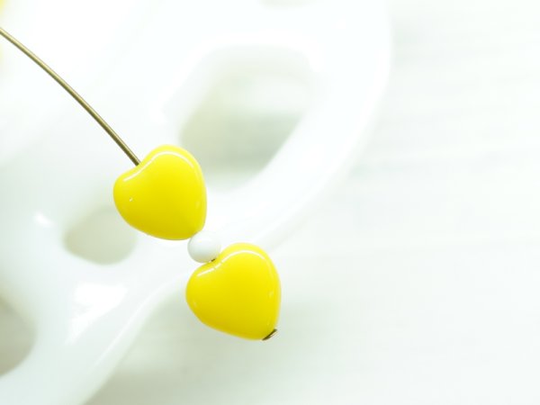 画像3: チェコヴィンテージ・ガラスビーズ【イエローハート】20粒 (3)