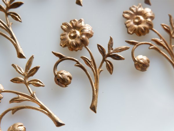 画像2: ミリアムハスケル　未メッキ【フラワースタンピング】1個　ハスケルパーツ (2)