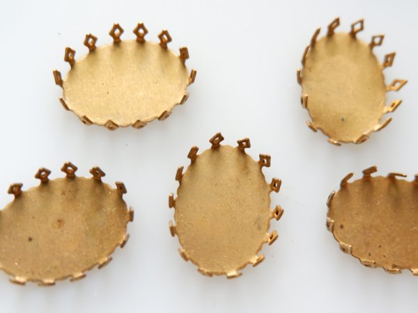 画像2: ヴィンテージUSA真鍮製 　クラウンエッジ・オーバルセッティング・フラットバック用【20×15ミリ】2個 (2)