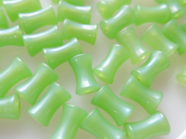 画像2: ジャパンヴィンテージ　プラスチック製ビーズ【パールライズ・チューブ・グリーン】 (2)