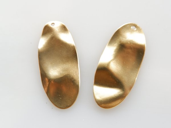 画像2: ヴィンテージアメリカ製 真鍮パーツ【なみなみ・縦長楕円ドロップ】2個 (2)