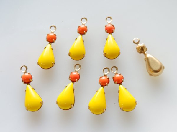 画像2: ドイツヴィンテージ　ラインストーンチャーム【ダブル　イエロー】13×7.8　2個 (2)