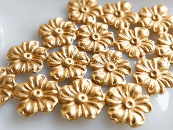 画像2: USA真鍮パーツ ラージフローラル・菱形スタンピング98ミリ 1個 (2)