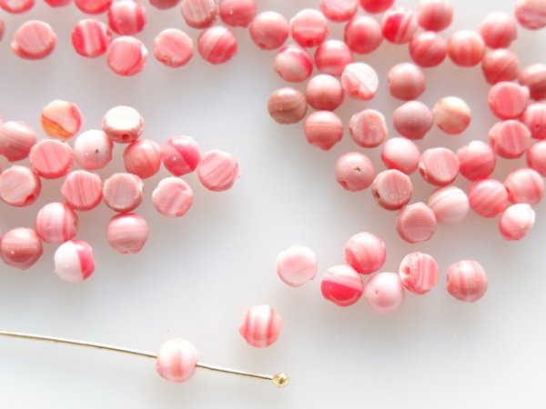 画像2: フランスヴィンテージ 　ネイルヘッドビーズ【レッド・マーブル　約5ミリ】30個　1穴 (2)